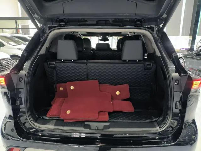 Toyota Highlander — Фото автомобиля 10