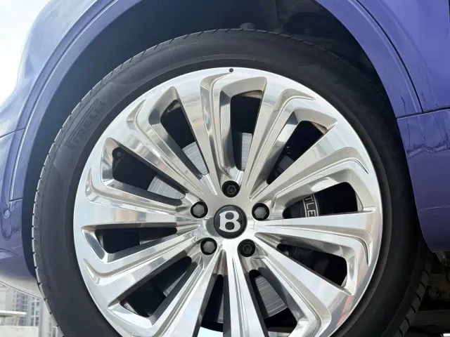 Bentley Bentayga — Фото автомобиля 15