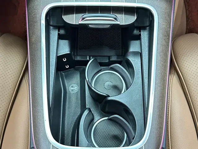 Mercedes-Benz E-Class — Фото автомобиля 16
