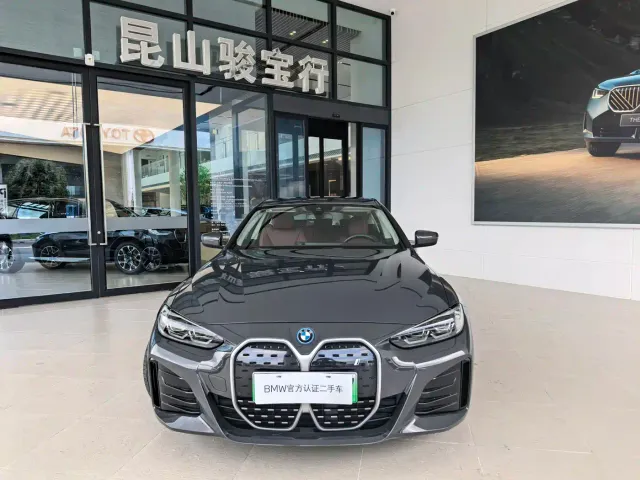 BMW i4 — Фото автомобиля 2