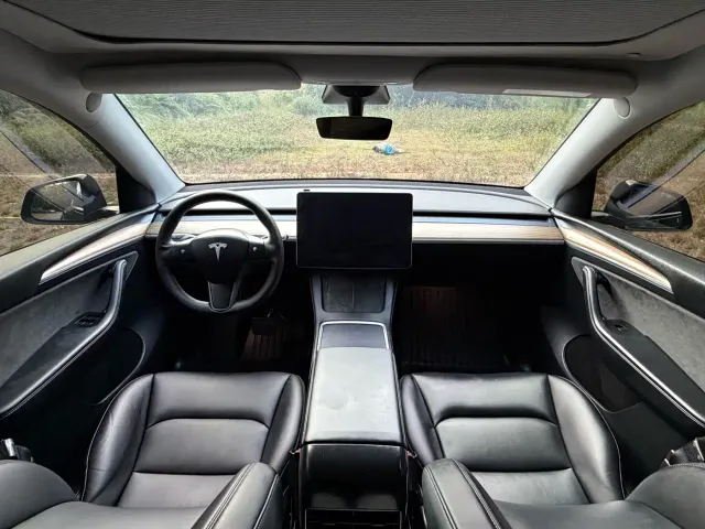 Tesla Model Y — Фото автомобиля 5