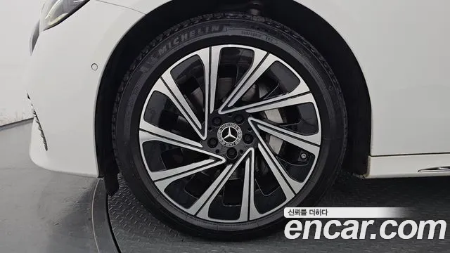 Mercedes-Benz E-Class E-класс W214 E300 4MATIC Exclusive — Фото автомобиля 4