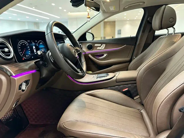 Mercedes-Benz E-Class — Фото автомобиля 8