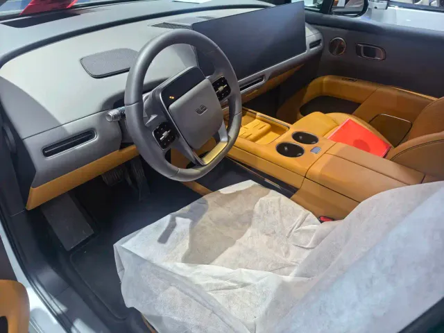 Li Auto i8 — Фото автомобиля 5