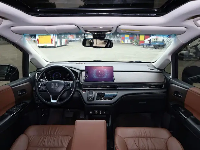 Honda Odyssey 2022 2.0L e:HEV Sharp Supreme Edition — Фото автомобиля 5