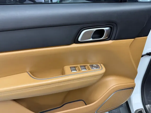 Li Auto ONE — Фото автомобиля 4