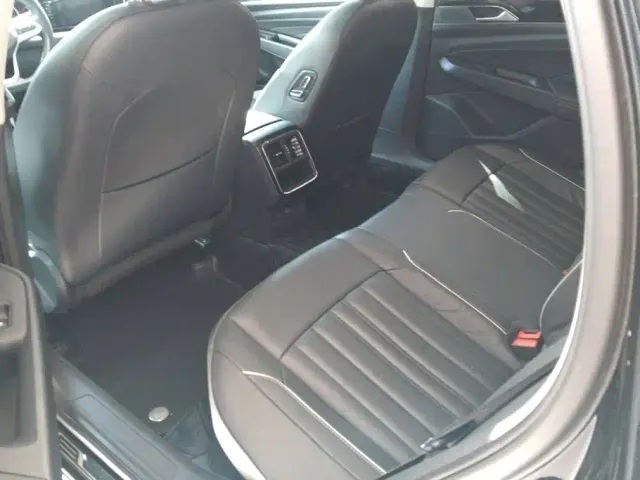 Volkswagen Passat — Фото автомобиля 11