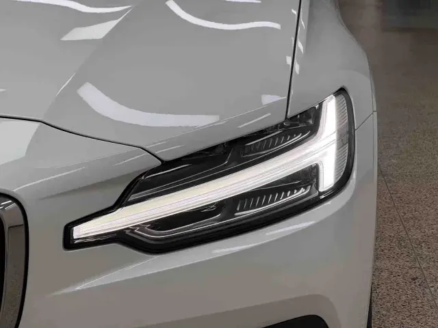 Volvo S60 — Фото автомобиля 4