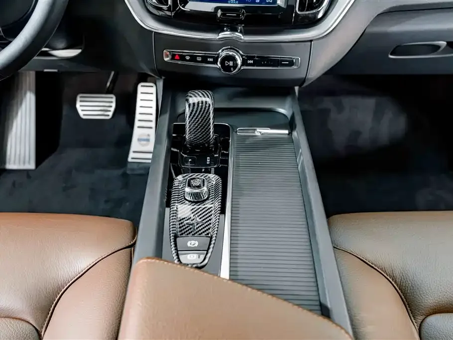Volvo Volvo XC60 2022 B5 AWD R-Design — Фото автомобиля 12