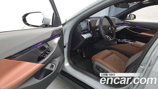 BMW 5 Series G60 — Фото автомобиля 10