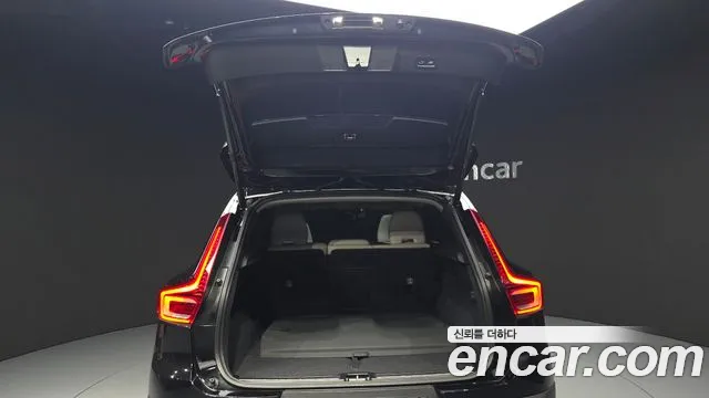 Вольво XC40 B4 Ultra Bright — Фото автомобиля 29