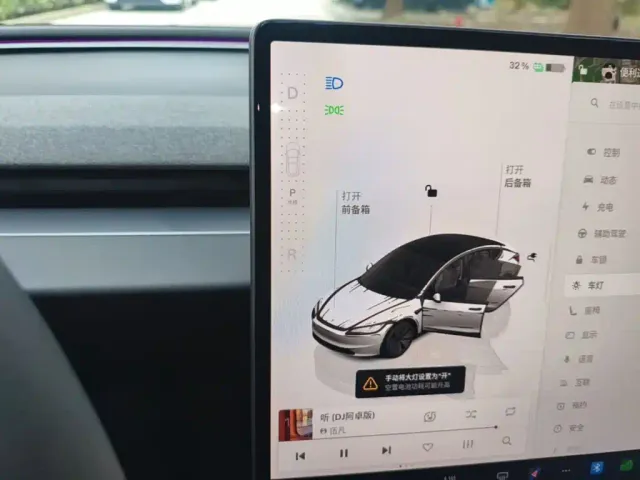 Tesla Model 3 — Фото автомобиля 9