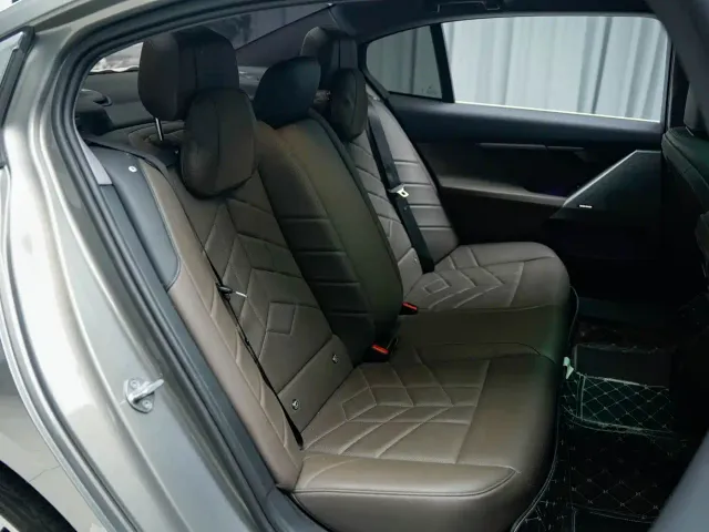 BMW 5 Series — Фото автомобиля 8