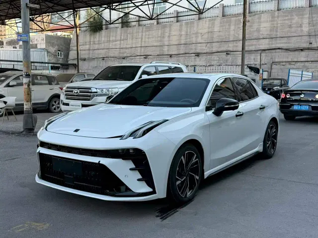 Фотография автомобиля — Lynk & Co 03