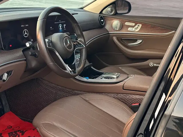 Mercedes-Benz E-Class — Фото автомобиля 4