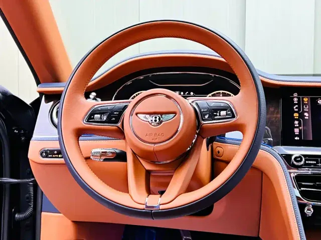 Bentley Flying Spur — Фото автомобиля 10
