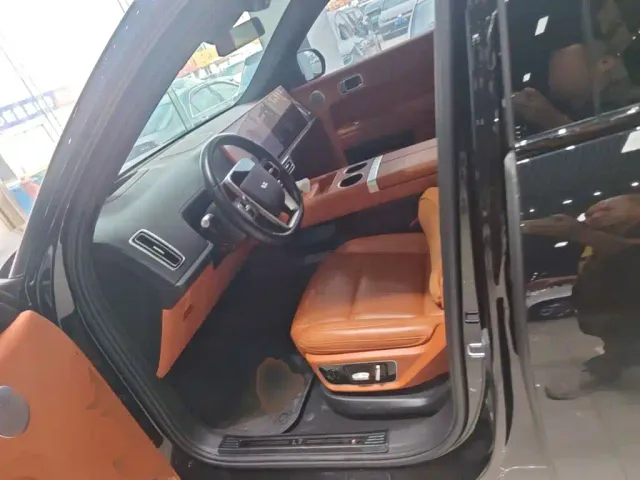 Li Auto L7 — Фото автомобиля 10