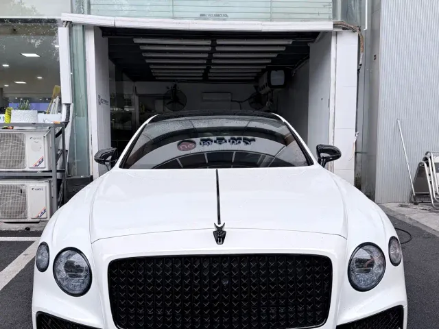Bentley Flying Spur — Фото автомобиля 2