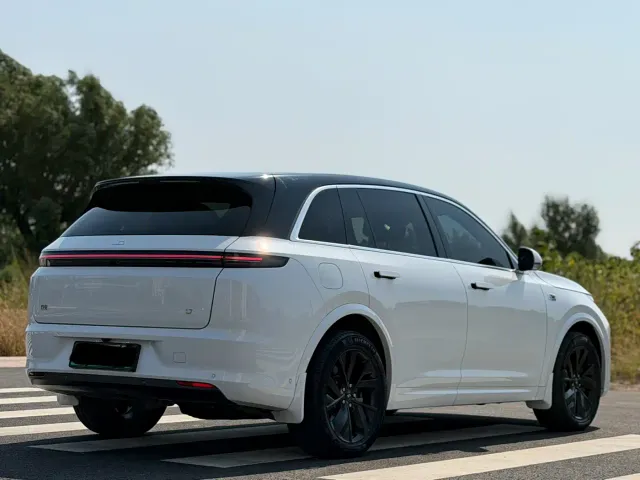 Li Auto L7 — Фото автомобиля 4
