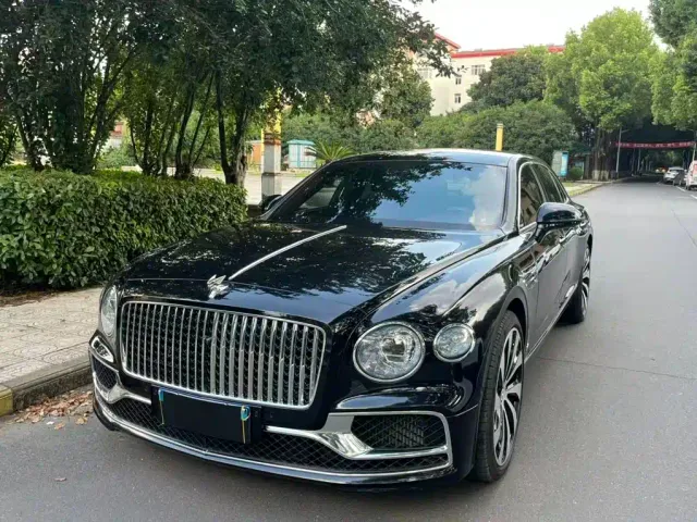 Фотография автомобиля — Bentley Flying Spur