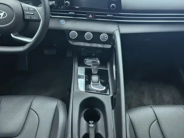 Hyundai Elantra — Фото автомобиля 16