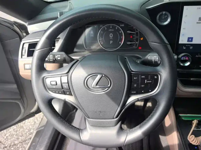 Lexus ES — Фото автомобиля 15