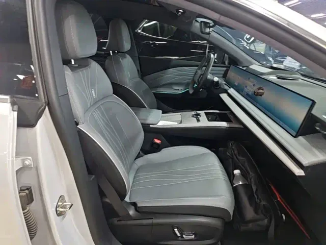 Geely Galaxy E8 — Фото автомобиля 24