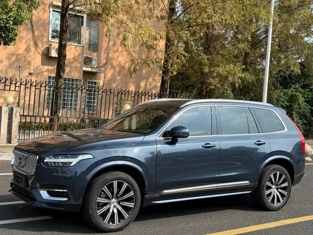 Volvo XC90 — Фото автомобиля 3