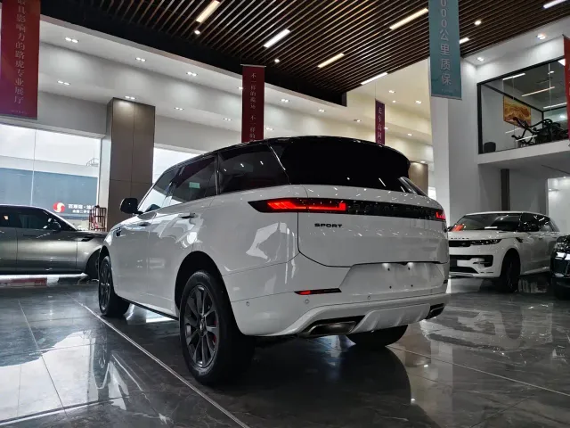 Land Rover Range Rover Sport — Фото автомобиля 17