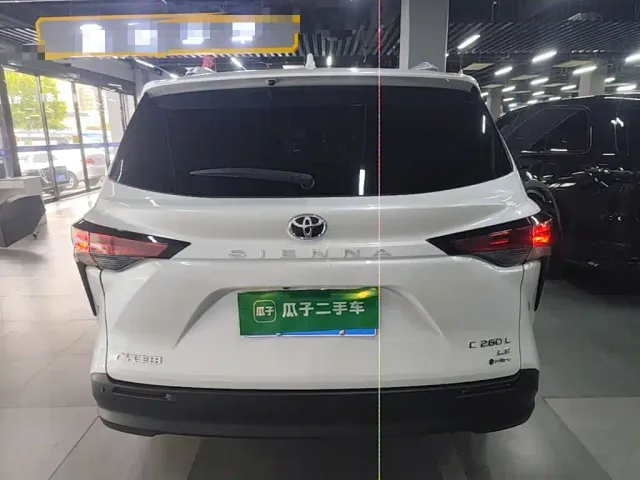 Toyota Sienna — Фото автомобиля 5