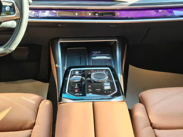 BMW 7 Series — Фото автомобиля 12