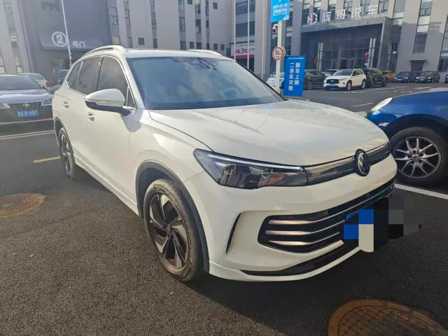 Volkswagen Tiguan L — Фото автомобиля 2