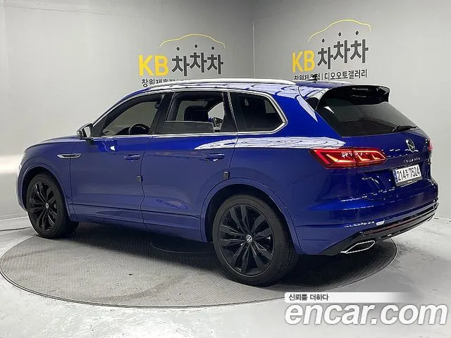 Volkswagen Touareg Generation 3 — Фото автомобиля 2