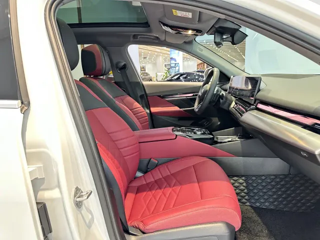 BMW 5 Series — Фото автомобиля 12