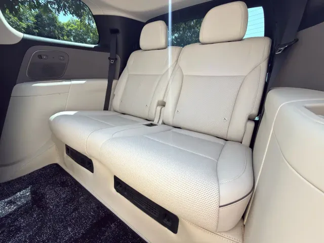 Li Auto i8 — Фото автомобиля 13