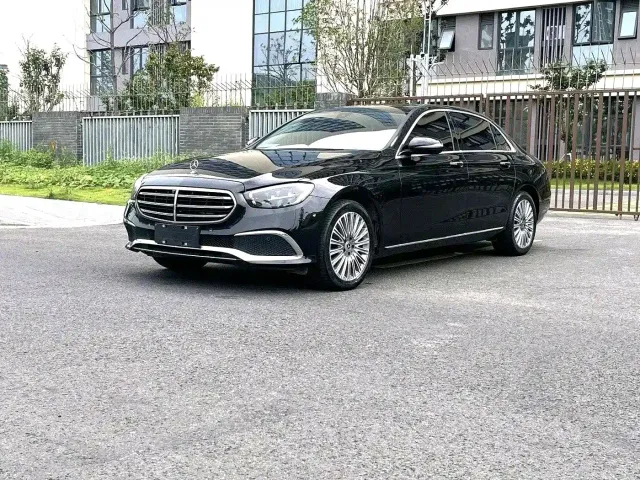 Фотография автомобиля — Mercedes-Benz E-Class