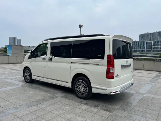 Toyota HIACE — Фото автомобиля 4