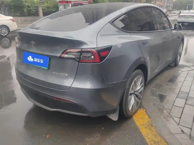 Tesla Model Y — Фото автомобиля 3