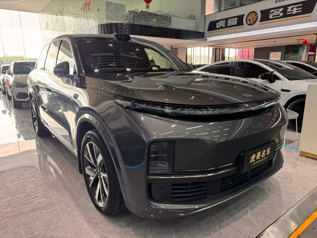 Li Auto L8 — Фото автомобиля 3