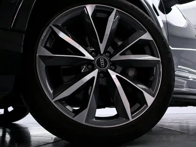 Audi Q7 — Фото автомобиля 19