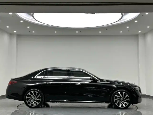 Mercedes-Benz E-Class — Фото автомобиля 2