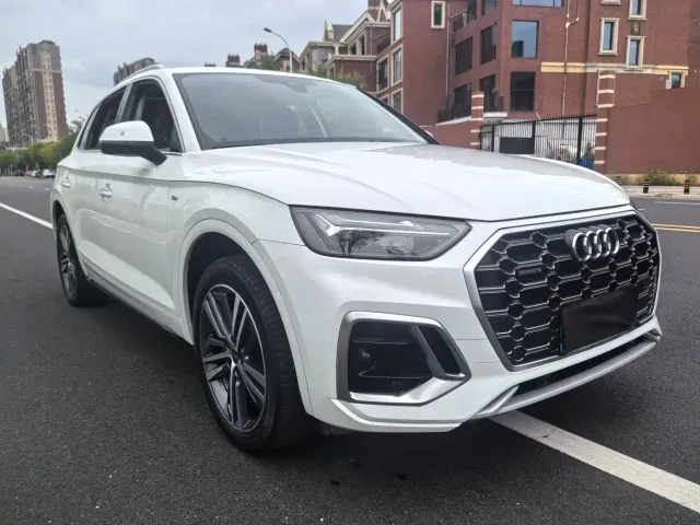 Фотография автомобиля — Audi Q5L