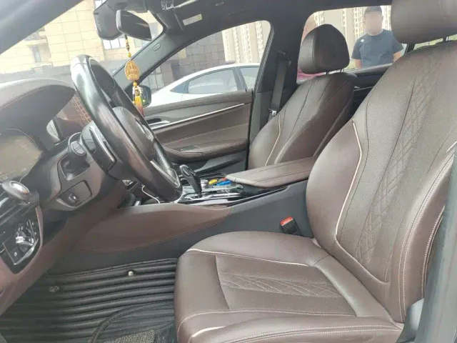 BMW 5 Series — Фото автомобиля 16