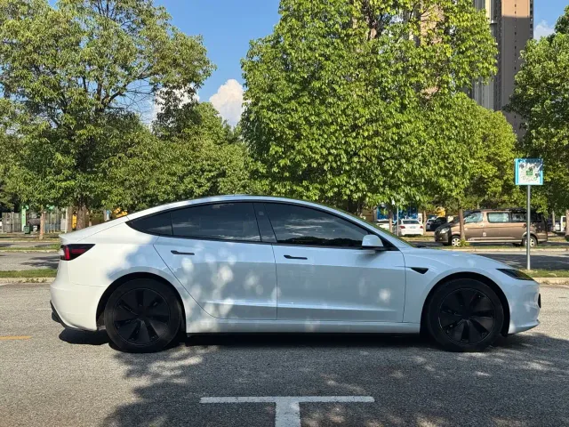 Tesla Model 3 — Фото автомобиля 4