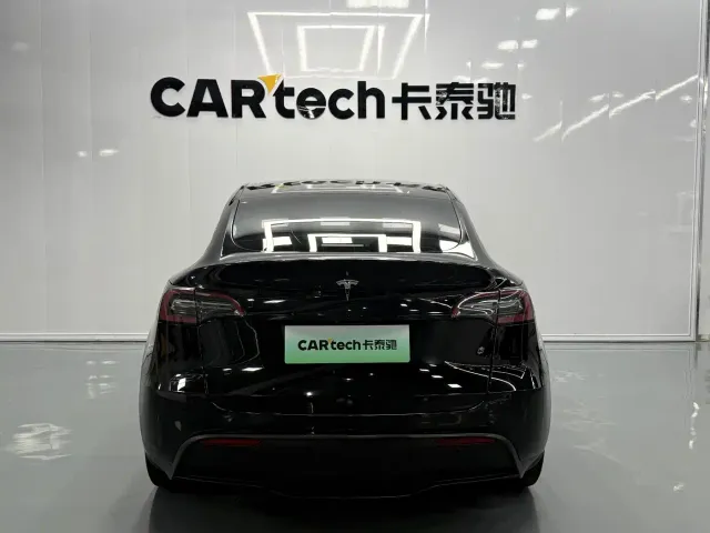 Tesla Model Y — Фото автомобиля 17