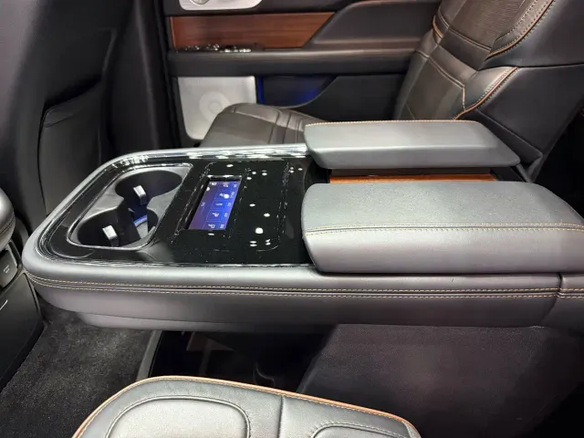 Lincoln Navigator — Фото автомобиля 17