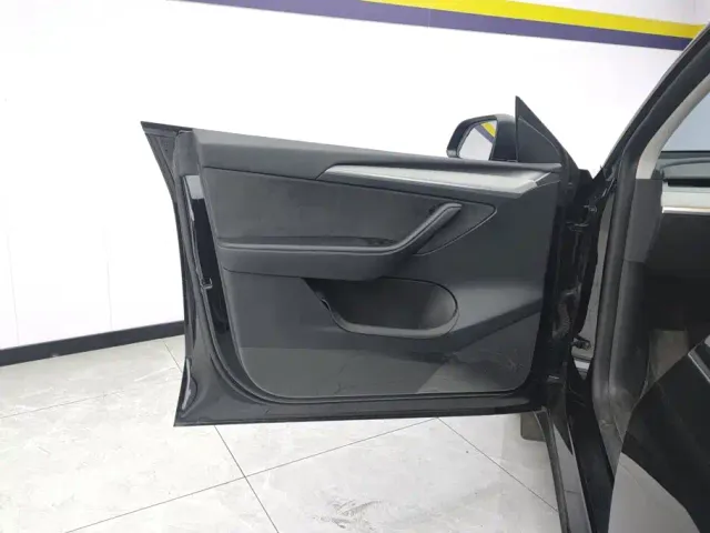 Tesla Model Y — Фото автомобиля 7