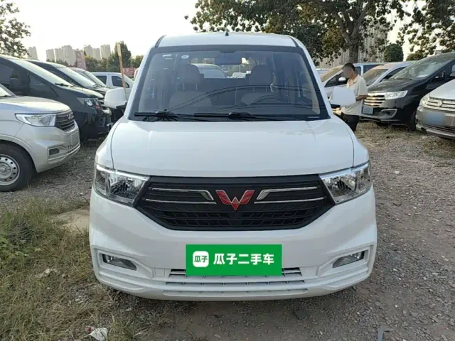 Wuling Hongguang V — Фото автомобиля 2