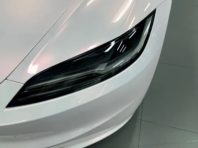 Tesla Model 3 — Фото автомобиля 15