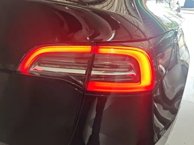 Tesla Model Y 2023 Rear-Wheel Drive Edition — Фото автомобиля 7